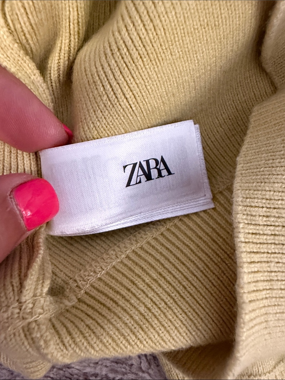 Zara black label, plain knit sweater, mid-yellow size medium GUC - Picture 11 of 11